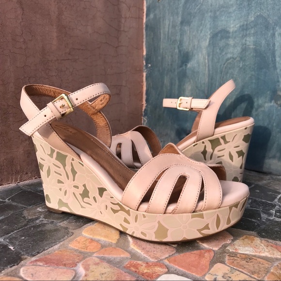 clarks pink wedge sandals